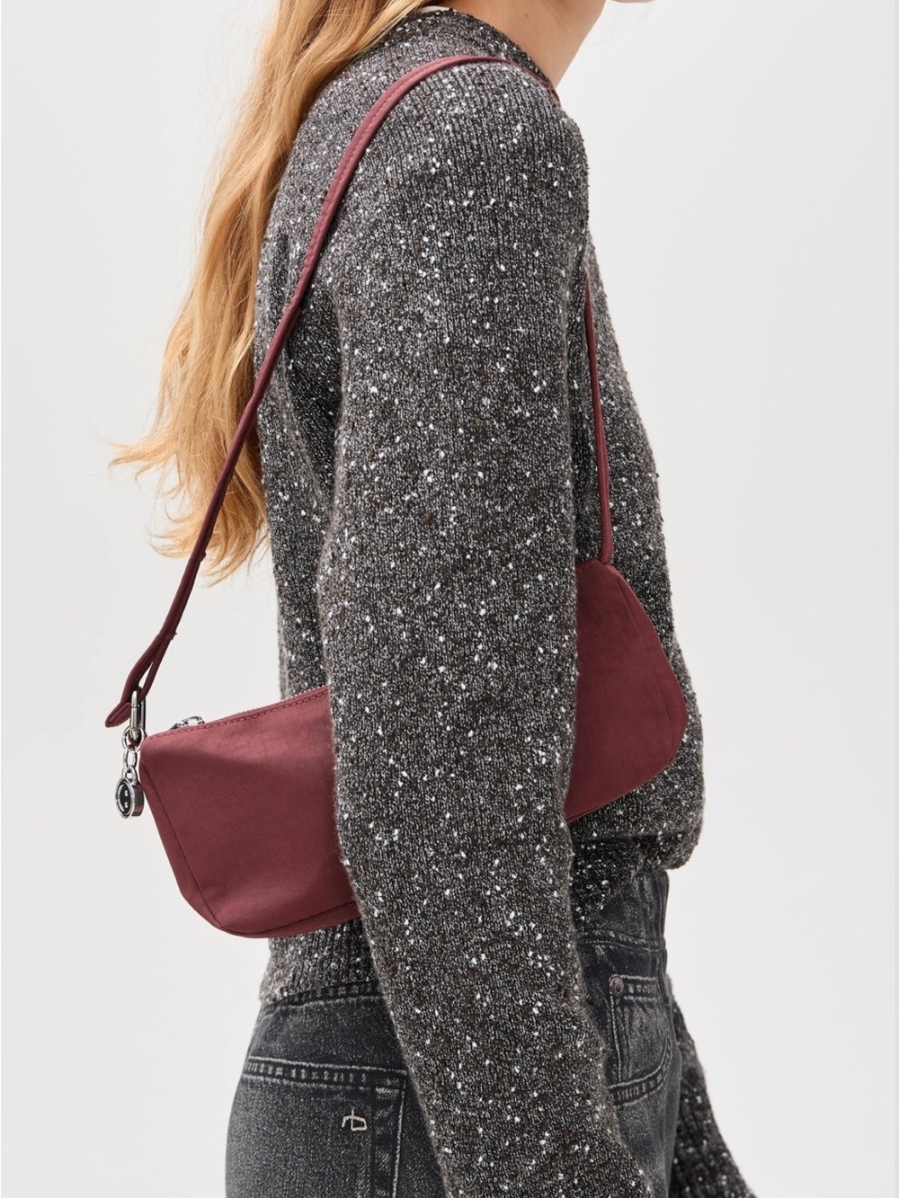 BAGGU Nylon Pochette in Mahogany - Picture 4 of 7